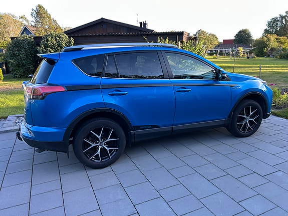 Toyota RAV4 3 of 11