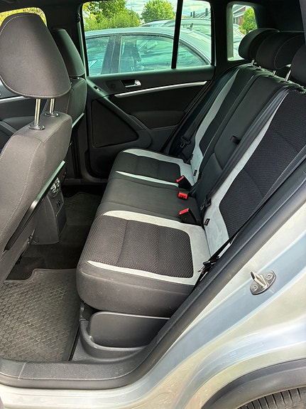 Volkswagen Tiguan 6 of 9