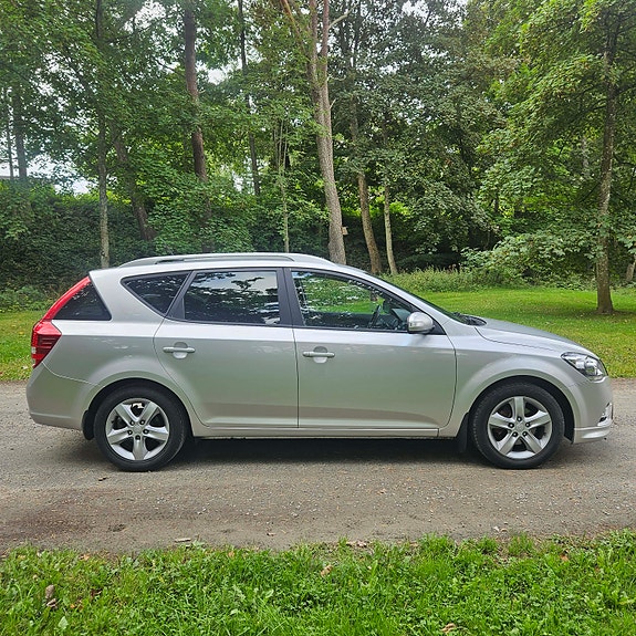 Kia Ceed 2 of 8