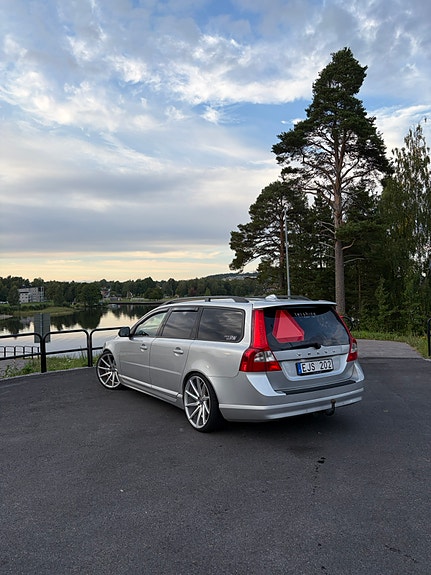 Volvo V70 3 of 8