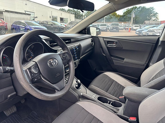 Toyota Auris 7 of 13