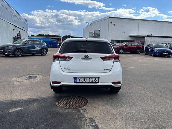 Toyota Auris 5 of 13