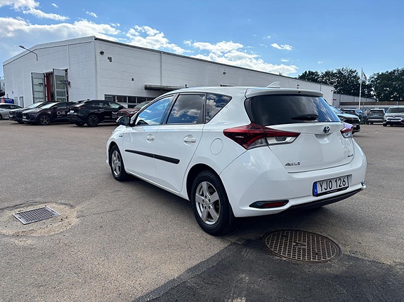Toyota Auris 6 of 13