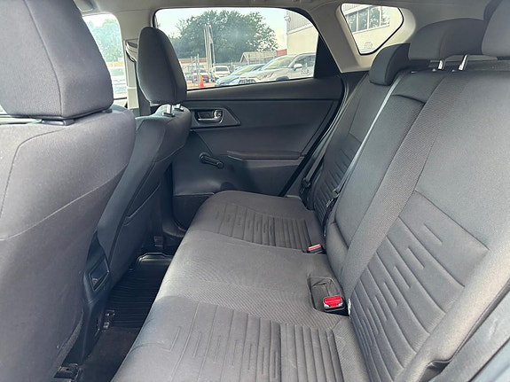 Toyota Auris 8 of 13