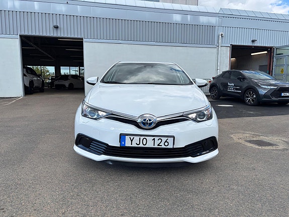 Toyota Auris 2 of 13