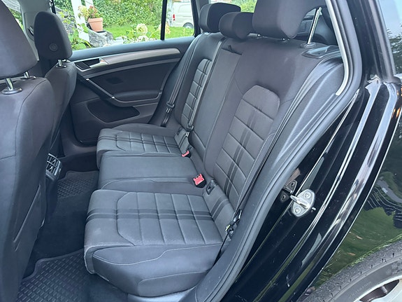 Volkswagen Golf VII 7 of 8