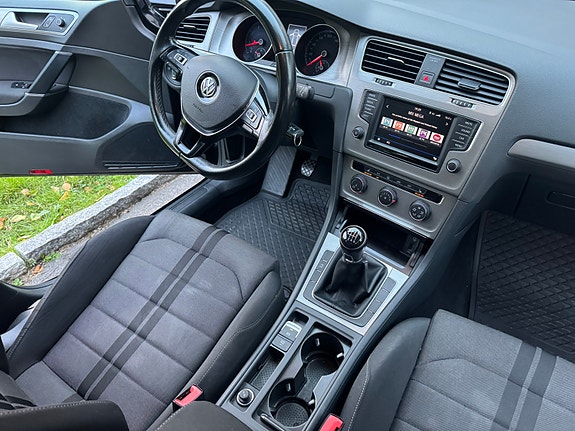 Volkswagen Golf VII 5 of 8