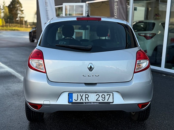 Renault Clio 28 of 30
