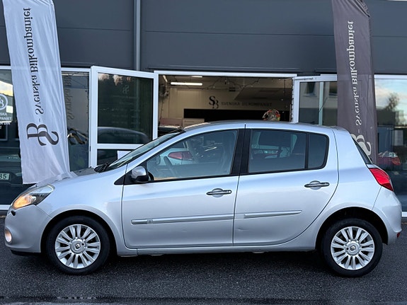 Renault Clio 27 of 30