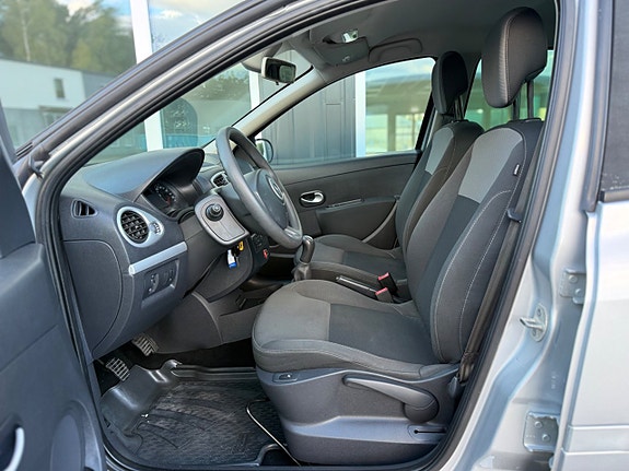 Renault Clio 18 of 30