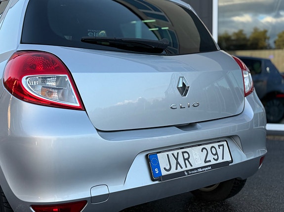 Renault Clio 30 of 30