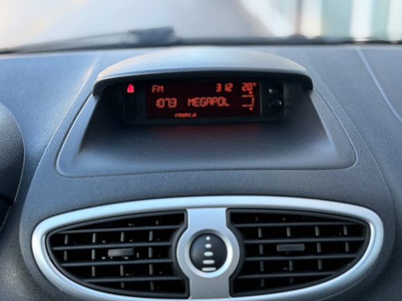 Renault Clio 10 of 30
