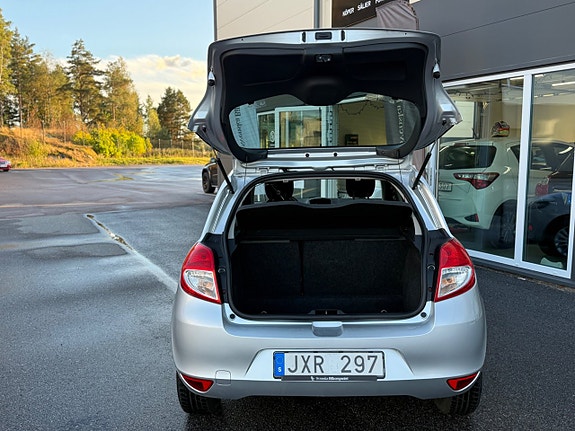 Renault Clio 29 of 30