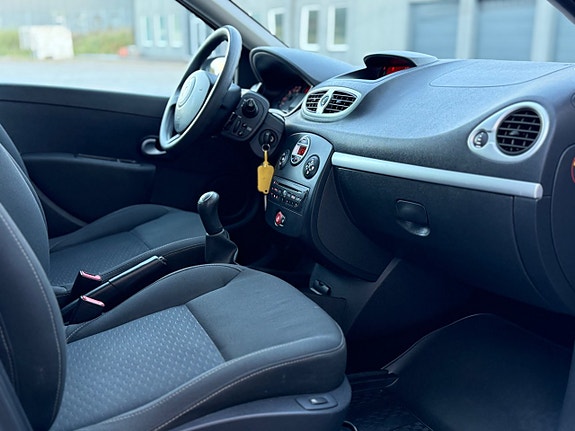 Renault Clio 11 of 30