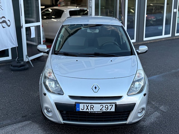 Renault Clio 25 of 30