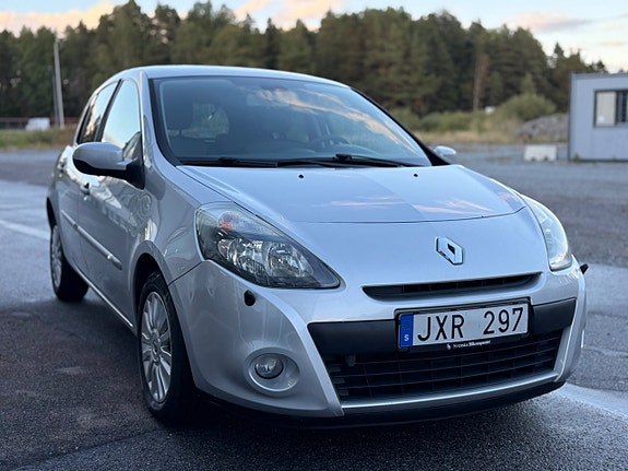 Renault Clio 14 of 30