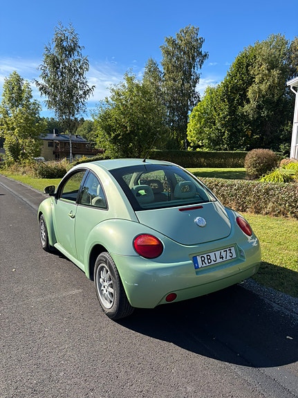 Volkswagen New Beetle 3 of 8
