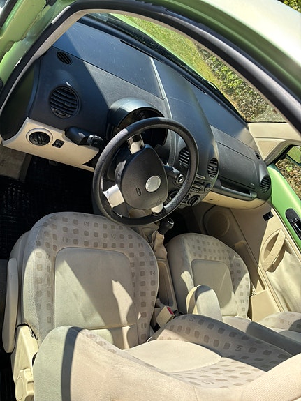 Volkswagen New Beetle 8 of 8