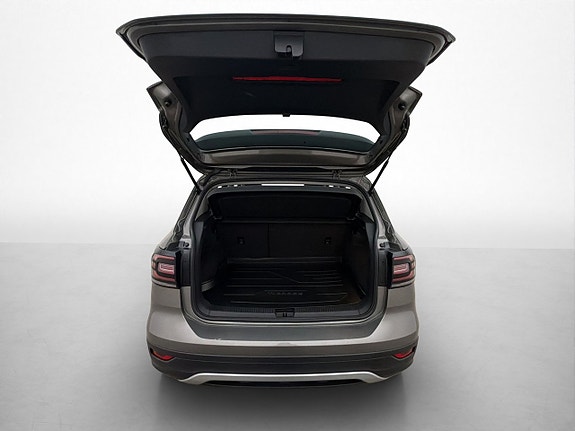 Volkswagen T-Cross 11 of 28