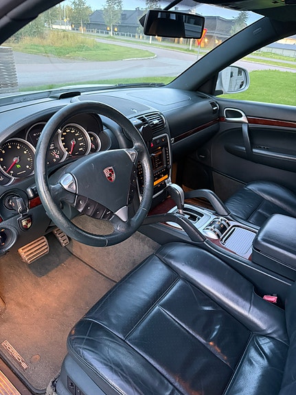 Porsche Cayenne Turbo 5 of 6