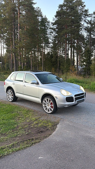 Porsche Cayenne Turbo 4 of 6