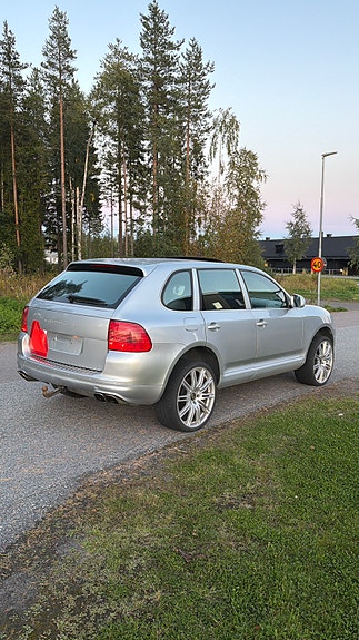 Porsche Cayenne Turbo 2 of 6