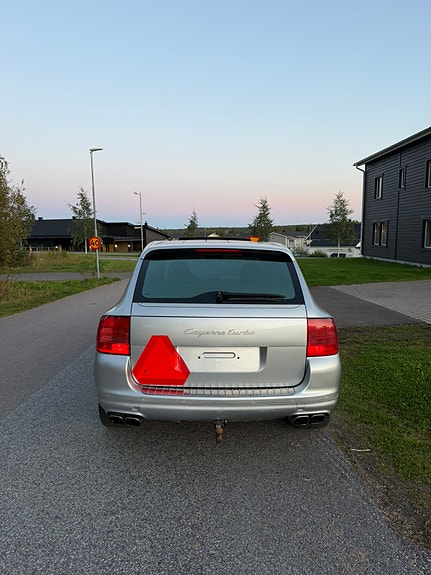 Porsche Cayenne Turbo 3 of 6