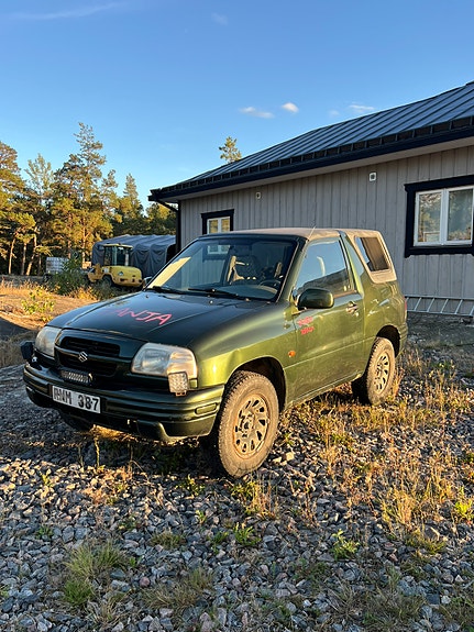Suzuki Grand Vitara 2 of 9