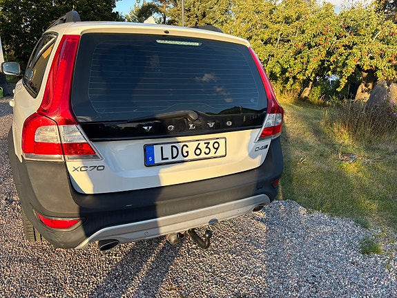 Volvo XC70 3 of 9