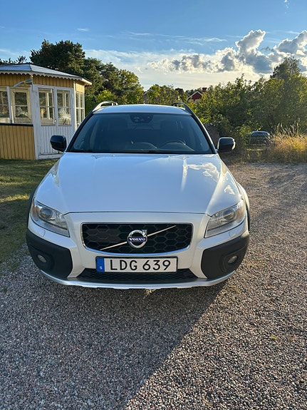 Volvo XC70 2 of 9