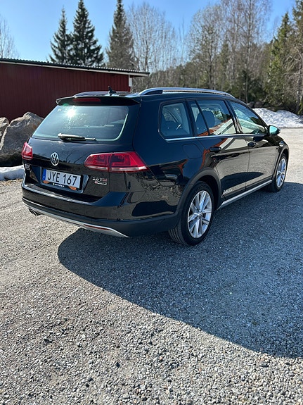 Volkswagen Golf Alltrack 3 of 7