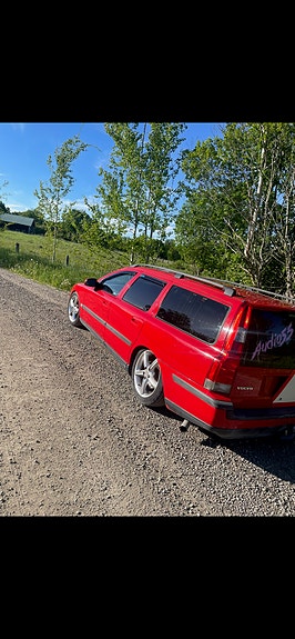 Volvo V70 2 of 6