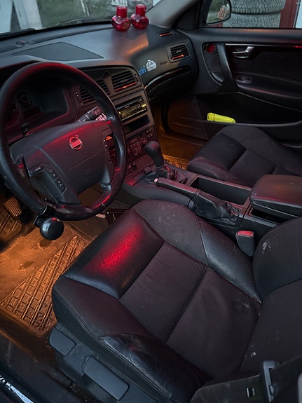 Volvo V70 4 of 6