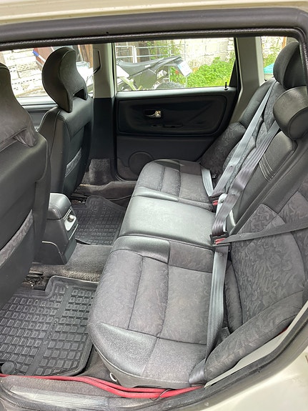 Volvo V70 4 of 5