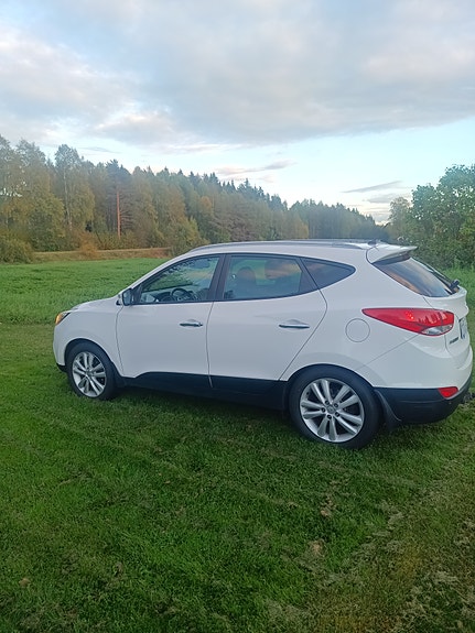 Hyundai ix35 3 of 4