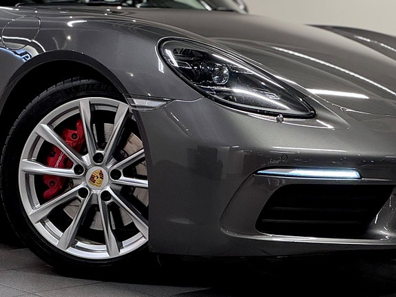 Porsche 718 Cayman S 16 of 25