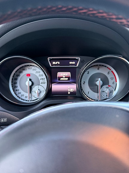 Mercedes-Benz CLA200 9 of 13