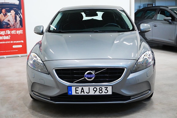 Volvo V40 2 of 21