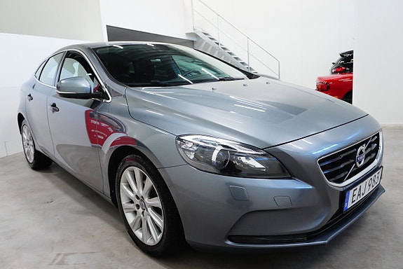 Volvo V40 3 of 21