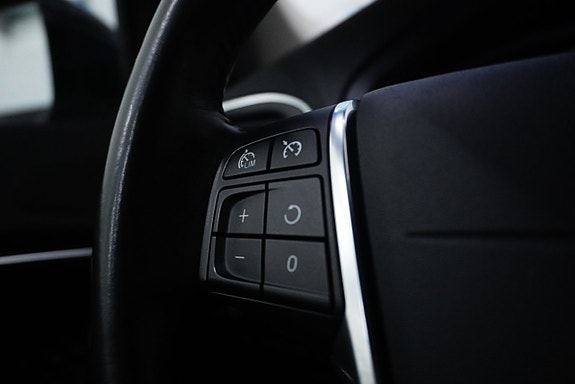 Volvo V40 15 of 18