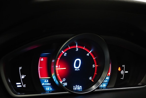 Volvo V40 16 of 18