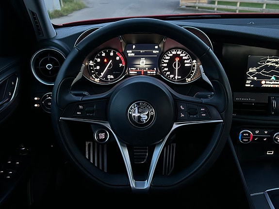Alfa Romeo Giulia 9 of 26