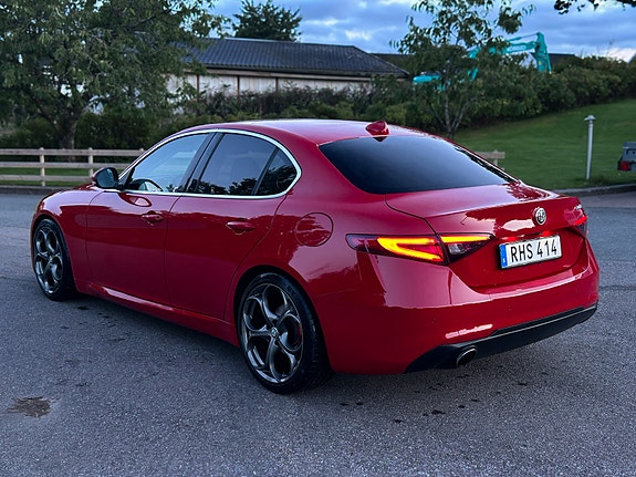Alfa Romeo Giulia 3 of 26