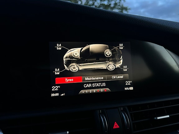 Alfa Romeo Giulia 13 of 26