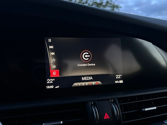 Alfa Romeo Giulia 14 of 26