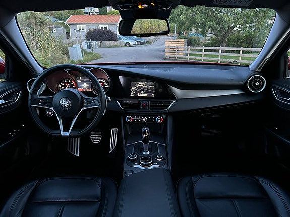 Alfa Romeo Giulia 8 of 26