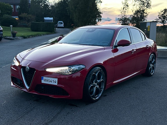 Alfa Romeo Giulia 4 of 26