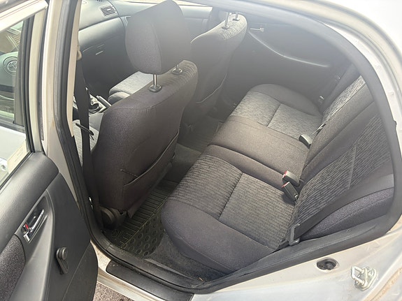 Toyota Corolla 10 of 14