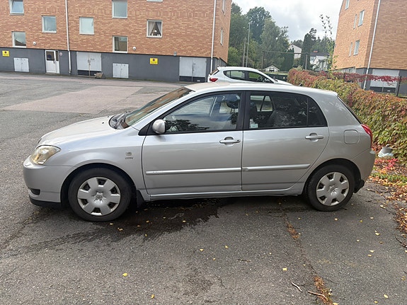 Toyota Corolla 2 of 14