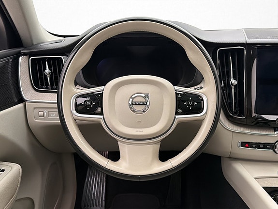 Volvo XC60 14 of 30